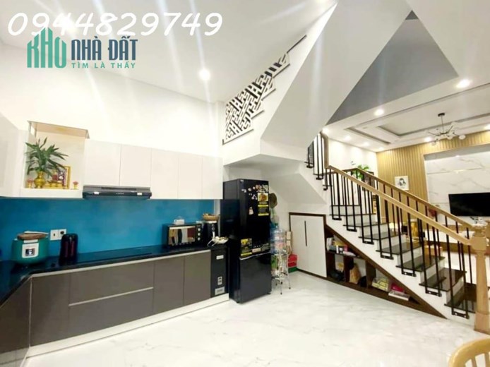 Nhà 3 tầng siêu mới, chỉ sau 1 nhà mặt tiền Tô Hiệu, Hòa Minh, Đà Nẵng. Giá đầu tư chỉ 2,xx tỷ