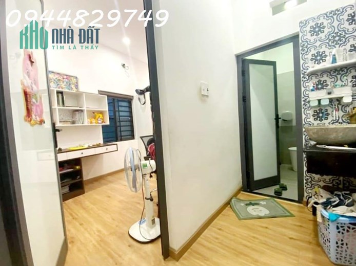 Nhà 3 tầng siêu mới, chỉ sau 1 nhà mặt tiền Tô Hiệu, Hòa Minh, Đà Nẵng. Giá đầu tư chỉ 2,xx tỷ