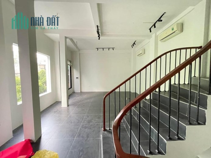 Bán nhà ngõ Hàng Bún 37m x 5 tầng, mt: 7.5m
Giá chào: 22 tỷ thương lượng