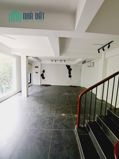 Bán nhà ngõ Hàng Bún 37m x 5 tầng, mt: 7.5m
Giá chào: 22 tỷ thương lượng
