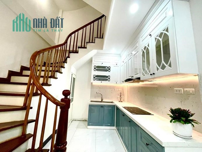 Trần Cung: Bán nhà 5 tầng, gần bãi xe, lô góc- Giá 3,48 tỷ
