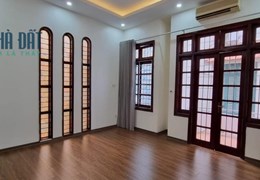 Bán nhà ngọc Lâm Long Biên 50m2, 4 tầng, mặt tiền 4,5m, giá 7,5 tỷ GARA,Lô góc.