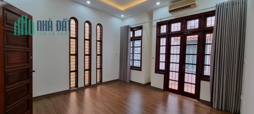 Bán nhà ngọc Lâm Long Biên 50m2, 4 tầng, mặt tiền 4,5m, giá 7,5 tỷ GARA,Lô góc.