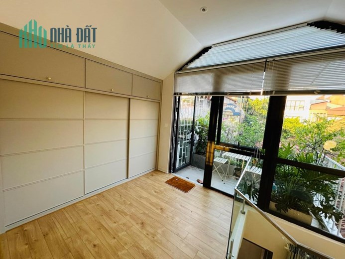 Chính chủ bán gấp nhà ngõ 470 Đường Láng gía 2,8 tỷ, 22mx6 tầng, oto cách 10m.