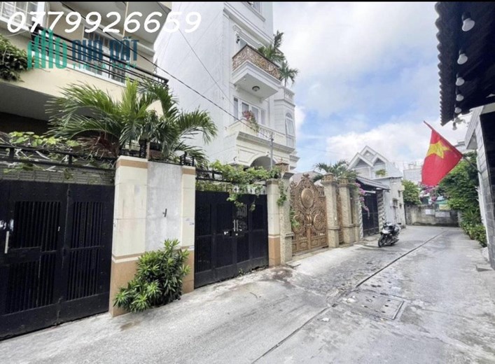 BIỆT THỰ NHÀ PHỐ - NGAY TRUNG TÂM QUẬN 12 - NGANG 6M, 4 TẦNG BTCT, NỘI THẤT GỖ CAO CẤP