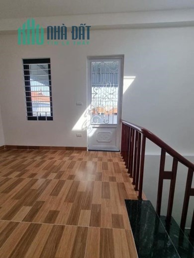 Nhà phố Lâm Du, Bồ Đề quận Long Biên. Vị trí giao thông thuận tiện, gần Cầu Chương Dương, Mipec