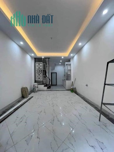 Nhà phố Lâm Du, Bồ Đề quận Long Biên. Vị trí giao thông thuận tiện, gần Cầu Chương Dương, Mipec