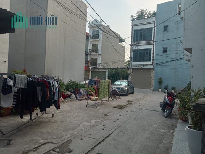 ĐẤT YÊN NGHĨA Ô TÔ TRÁNH CHỈ HƠN TỶ -
- diện tích 30.4m sổ đỏ pháp lí sạch 
- ngay gần chợ , nhà