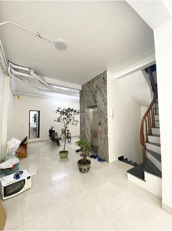 Chính chủ cho thuê tầng 1 - 70m2 nhà mặt phố ĐÊ LA THÀNH LỚN, , Phường Ô Chợ Dừa, Đống Đa, Hà Nội