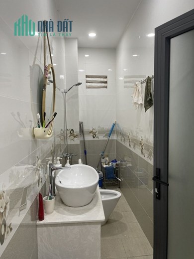 Cho thuê nhà Nguyển Đình Chiểu, P4, Q3, 30m2, 4 tầng, hẻm kinh doanh.