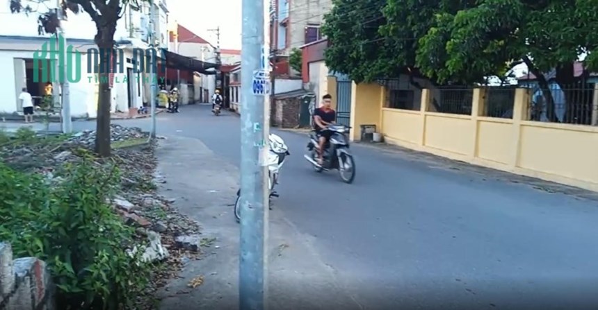 Chính Chủ Cần Bán Lô Đất Mặt Tiền Chính Giữa Thôn Hương Vinh-Giá Rẻ.