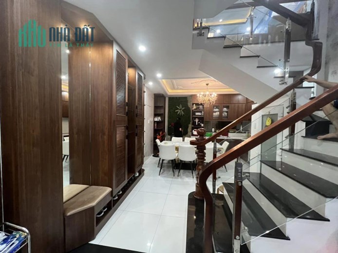 BÁN GẤP NHÀ 4 TẦNG ĐƯỜNG NGUYỄN THỊ THẬP, RỘNG GẦN 5M BỀ THẾ CHỈ 7 TỶ