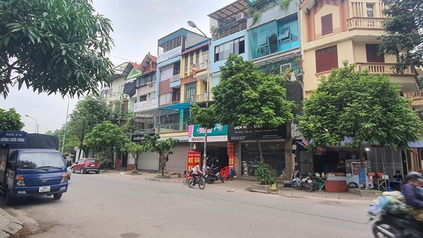 Chính chủ cần bán Tòa nhà 5.5 tầng thang máy mặt đường Chiến Thắng, hai mặt phố