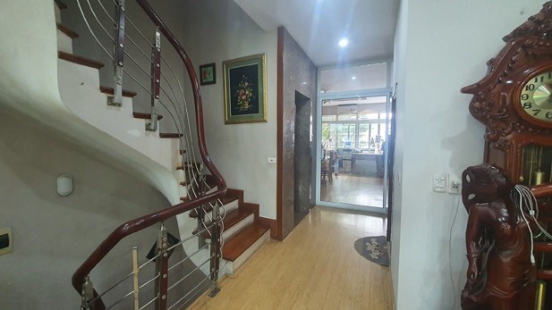 Chính chủ cần bán Tòa nhà 5.5 tầng thang máy mặt đường Chiến Thắng, hai mặt phố