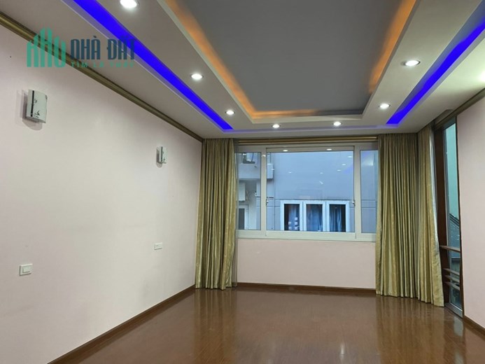 Cho thuê nhà, VP, KD online, 70m2, 5T, 6P, 25tr, Lạc Long Quân.