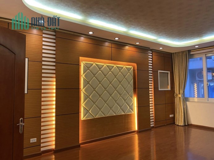 Cho thuê nhà, VP, KD online, 70m2, 5T, 6P, 25tr, Lạc Long Quân.