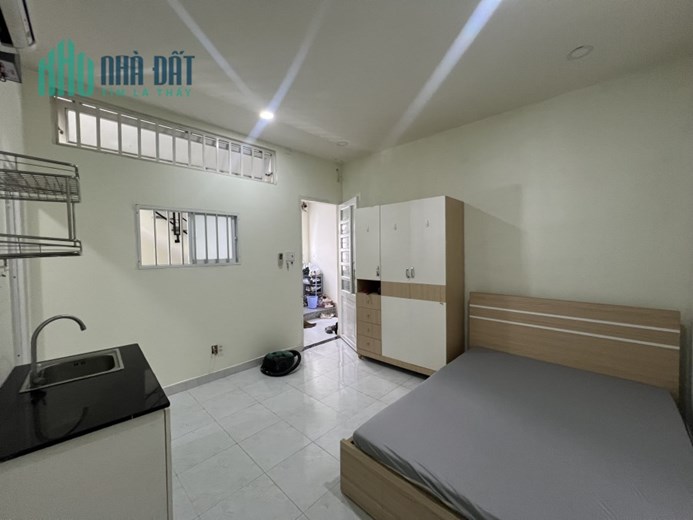 Còn Phòng Full Nội Thất - Trung tâm P7, Tân Bình, tầng 2 có cửa sổ thoáng mát