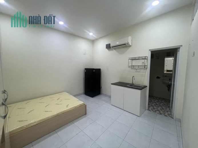 Còn Phòng Full Nội Thất - Trung tâm P7, Tân Bình, tầng 2 có cửa sổ thoáng mát