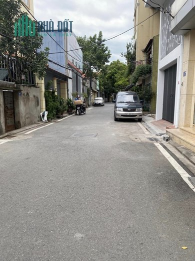 Biệt thự Tư Đình, Long Biên, oto tránh, gần phố, ở thoáng, 180m, mặt tiền: 6.3m, 16 tỷ