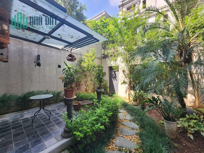 Biệt thự Tư Đình, Long Biên, oto tránh, gần phố, ở thoáng, 180m, mặt tiền: 6.3m, 16 tỷ