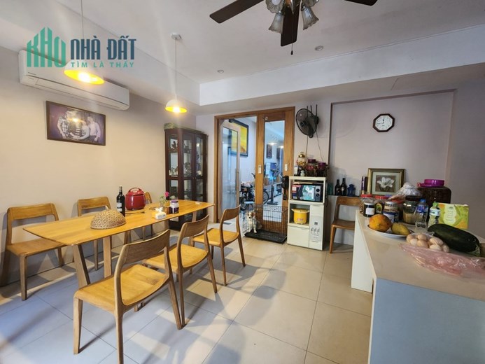 Biệt thự Tư Đình, Long Biên, oto tránh, gần phố, ở thoáng, 180m, mặt tiền: 6.3m, 16 tỷ