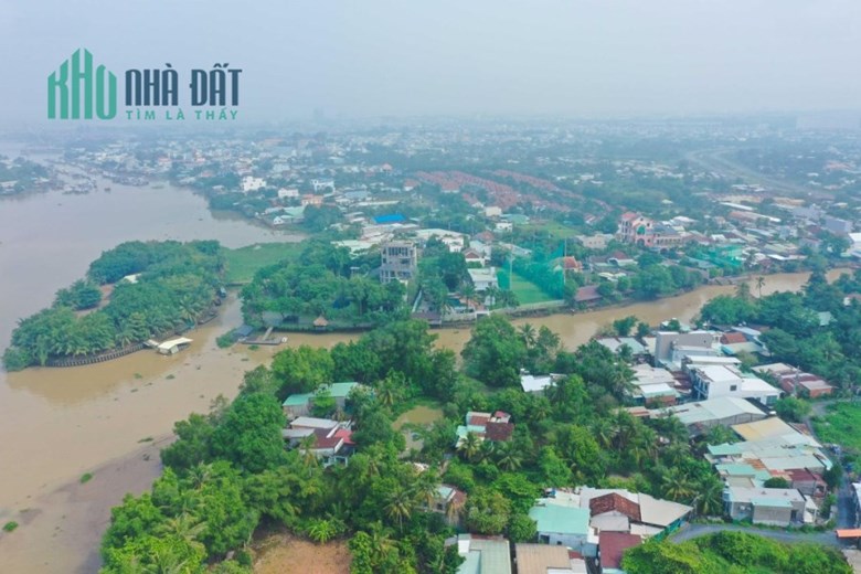 Bán Dinh Thự 16000m bao gồm Khu Nhà Ở - Sân Tennis - Sân Tập Golf và Cù Lao Ven Sông, Giá 500 tỷ có