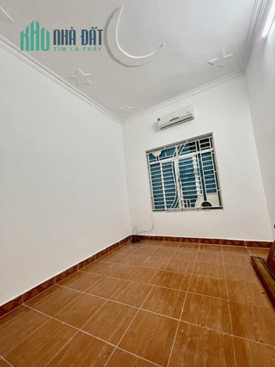 NHÀ LÔ GÓC NGAY TRƯỜNG CẤP 3 TRẦN NGUYÊN HÃN 4 TẦNG BÌA ĐỎ CHỈ HƠN TỶ..
