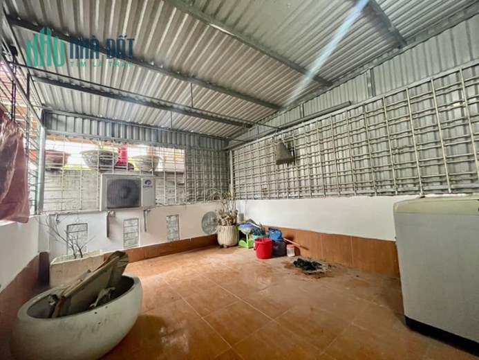 NHÀ LÔ GÓC NGAY TRƯỜNG CẤP 3 TRẦN NGUYÊN HÃN 4 TẦNG BÌA ĐỎ CHỈ HƠN TỶ..