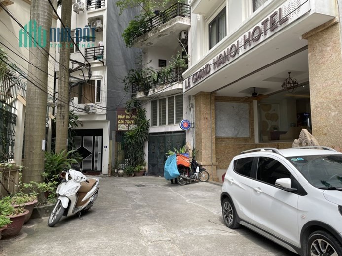 Bán toà khách sạn ngõ phố Trần Duy Hưng.DT 135 m2.GIÁ 43 tỷ