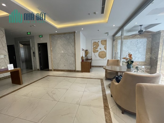Bán toà khách sạn ngõ phố Trần Duy Hưng.DT 135 m2.GIÁ 43 tỷ