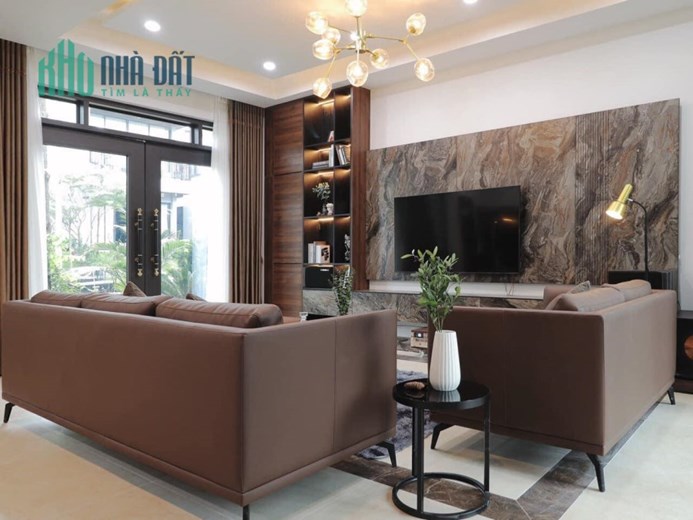 Bán Căn Biệt Thự Nhà Vườn 180/500m2 x 3 tầng, nội thất sang trọng, bể bơi vô cực, ở sướng, hưởng