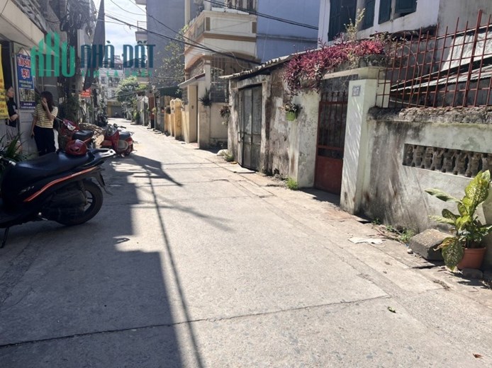 Bán nhà 3 tầng Ngô Gia Tự,Long Biên 42m2,oto tránh,kinh doanh hơn 4 tỷ