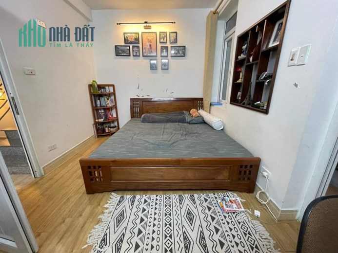 MẶT NGÕ THÔNG KINH DOANH BUÔN BÁN ,GIÁ 3.25 TỶ SỞ HỮA NGÔI NHÀ 5 TẦNG MT:4.7M GỒM 3 PHÒNG NGỦ TẦNG
