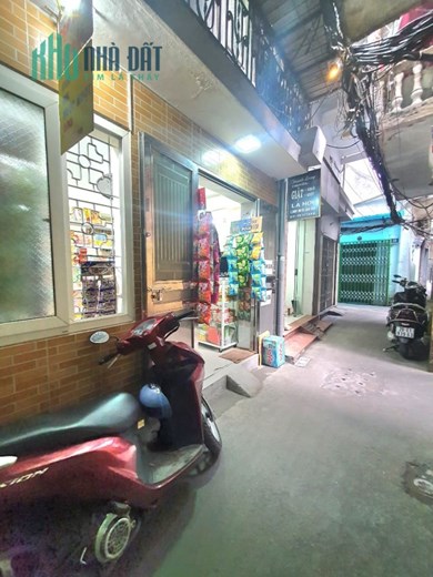 MẶT NGÕ THÔNG KINH DOANH BUÔN BÁN ,GIÁ 3.25 TỶ SỞ HỮA NGÔI NHÀ 5 TẦNG MT:4.7M GỒM 3 PHÒNG NGỦ TẦNG