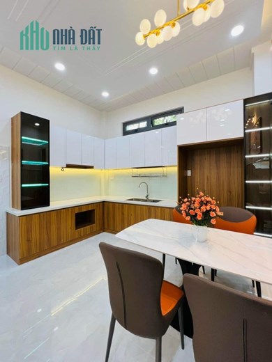 Gò Vấp, NGUYỄN TƯ GIẢN, HXH, gần chợ Phạm Văn Bạch, 4PN, 1 bước ra MT