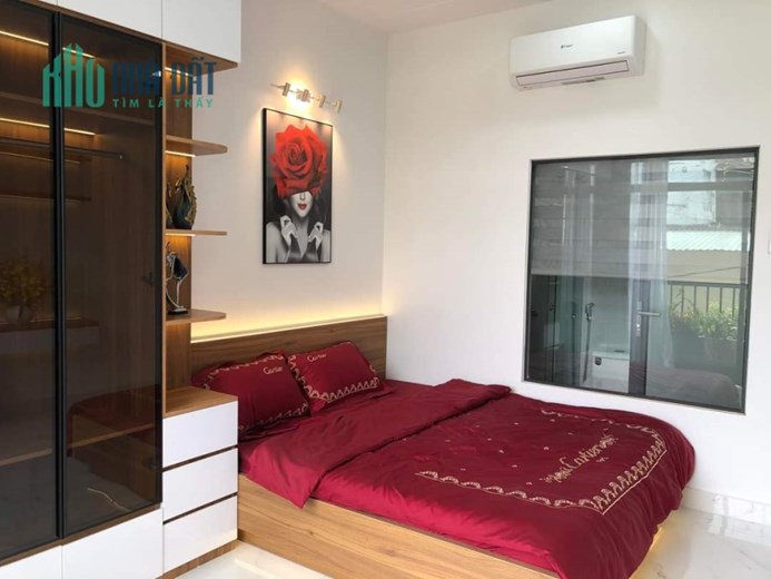 Gò Vấp, NGUYỄN TƯ GIẢN, HXH, gần chợ Phạm Văn Bạch, 4PN, 1 bước ra MT