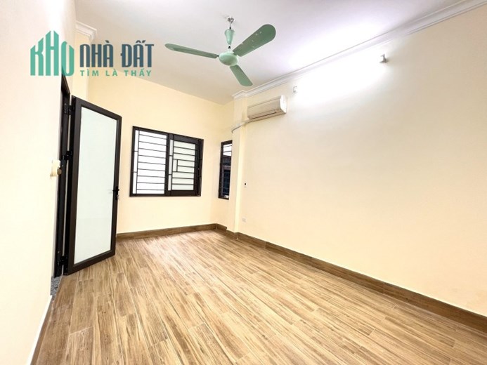 Bán nhà riêng Khương Trung Thanh Xuân 26m 4 tầng 3 ngủ  sổ đỏ chính chủ nhỉnh 2 tỷ lh 0817606560
