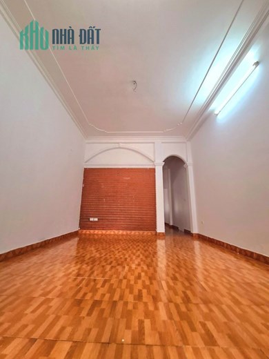Cho thuê nguyên căn ngọc Thụy, ô tô ngủ trong nhà, KD. 150m giá 8.5tr