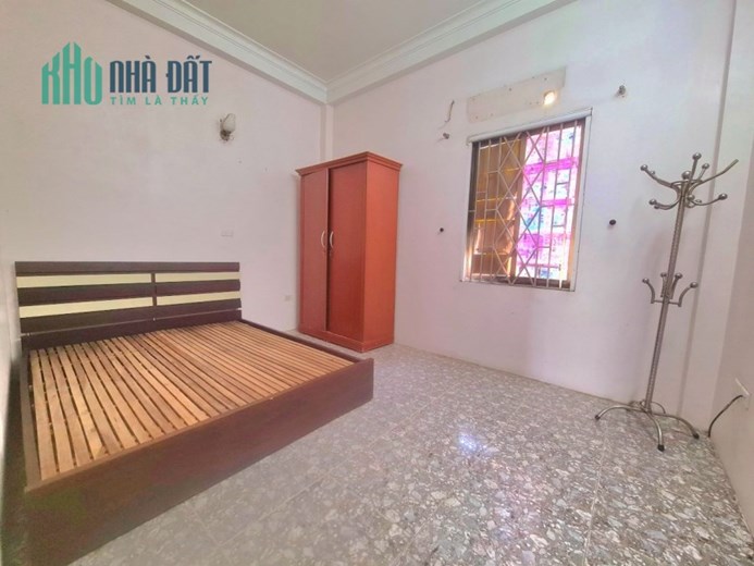 Cho thuê nguyên căn ngọc Thụy, ô tô ngủ trong nhà, KD. 150m giá 8.5tr