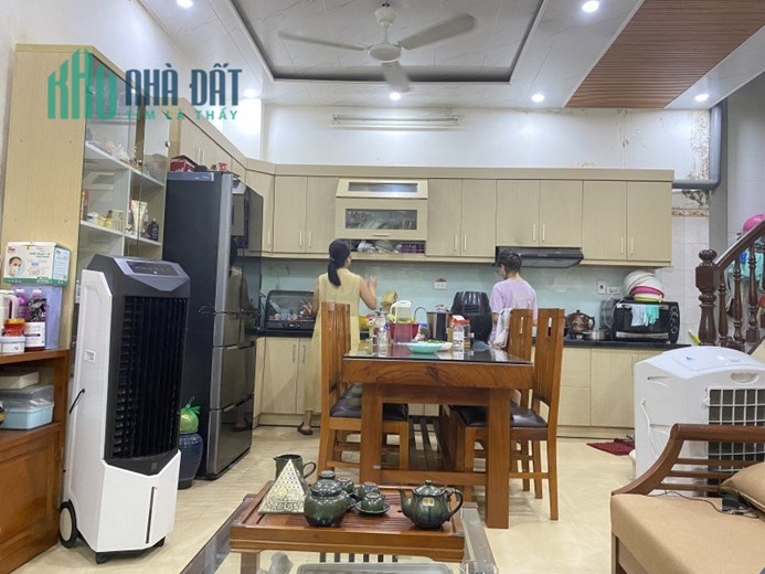 Bán nhà Nghĩa Tân, Cầu Giấy. 90mx4; MT7.2m; giá 24 tỷ