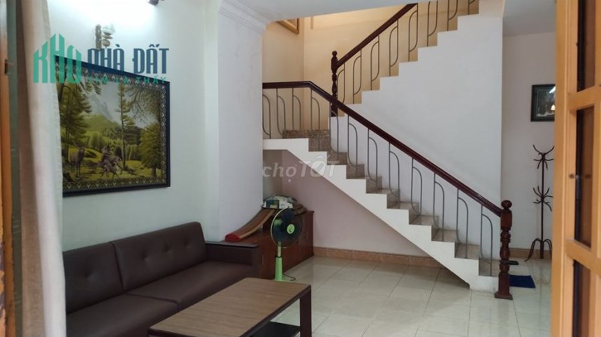 Cho thuê nhà 3 tầng gần Sân bay Tân Sơn Nhất