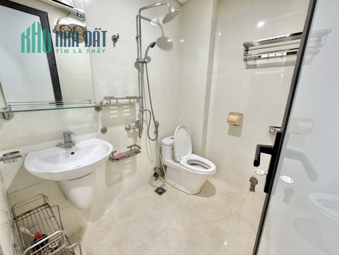 Bán nhà 5 tầng Nguyễn Văn Cừ,Long Biên 30m2,Mt4.98m,oto đỗ cửa hơn 4tỷ