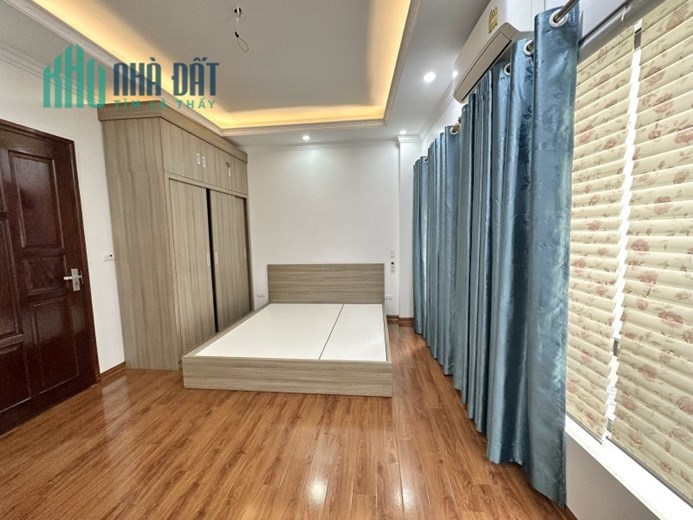 Bán nhà 5 tầng Nguyễn Văn Cừ,Long Biên 30m2,Mt4.98m,oto đỗ cửa hơn 4tỷ