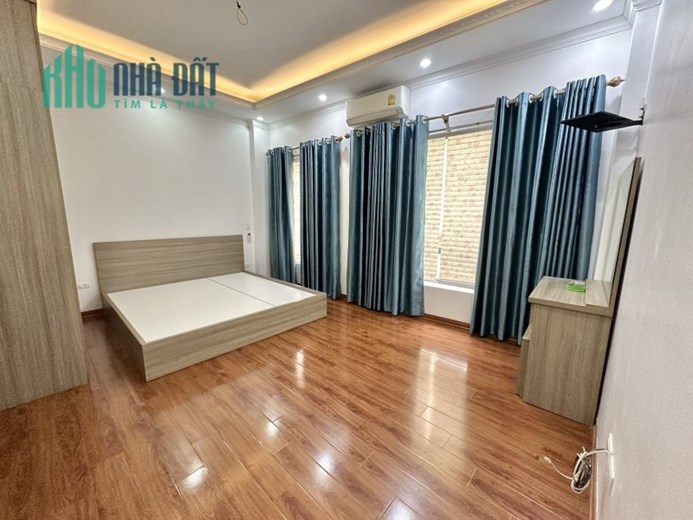 Bán nhà 5 tầng Nguyễn Văn Cừ,Long Biên 30m2,Mt4.98m,oto đỗ cửa hơn 4tỷ