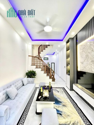 Nhà Giáp Bát - Kim Đồng 38m2-4T  ,ô tô ở luôn, sổ đỏ giá rẻ chỉ 3 tỷ 5.LH 0987136162