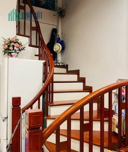 MUA NHÀ CỦA NGƯỜI GIÀU CÓ THÀNH ĐẠT TA ĐƯỢC ÍCH LỢ GÌ?
NGÕ Nguyễn Văn Cừ ,LONG BIÊN34MV 5 TẦNG GIÁ