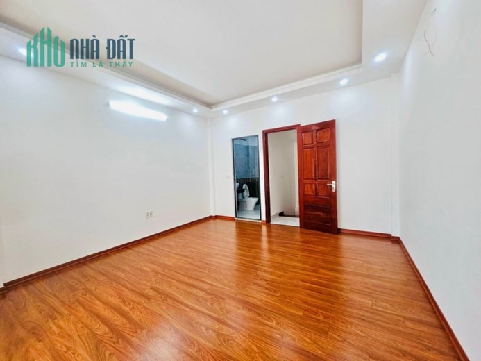 Bán gấp nhà phố Văn Miếu lô góc Full nội thất  40 m 5Tg  MT 4,4m chỉ 5,6 tỷ lhcc.