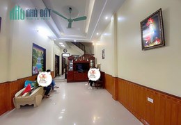 Chính chủ có cửa hàng cho thuê ở đường Âu cơ và Nguyễn Gia Thiều ai có nhu cầu LH 0963283535