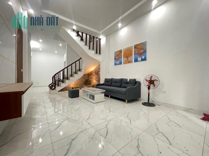 NHÀ ĐẸP, LÔ GÓC TẶNG FULL NỘI THẤT 42M2, 4T, 5.1 TỶ - NGUYỄN TRÃI - THANH XUÂN - HN.