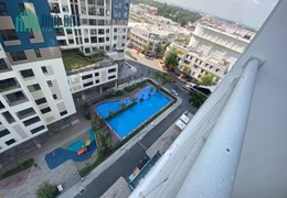 Bán căn hộ chung cư, có ban công, nội thất cơ bản, giá 1 tỷ 6